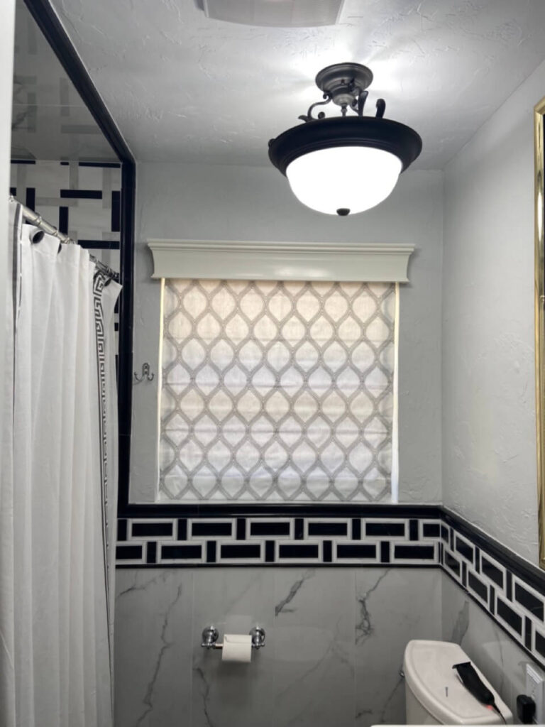 roller-shade-in-bathroom
