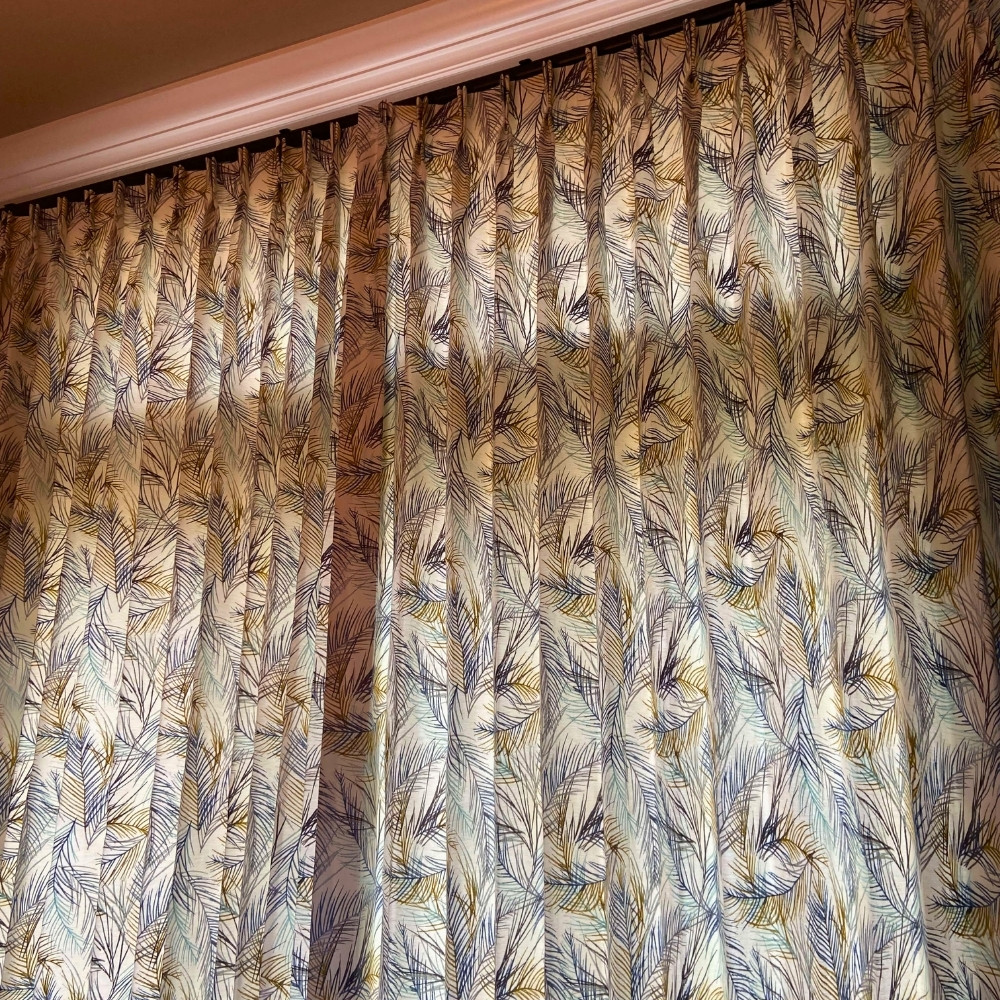 custom-drapery-dining-room-installation