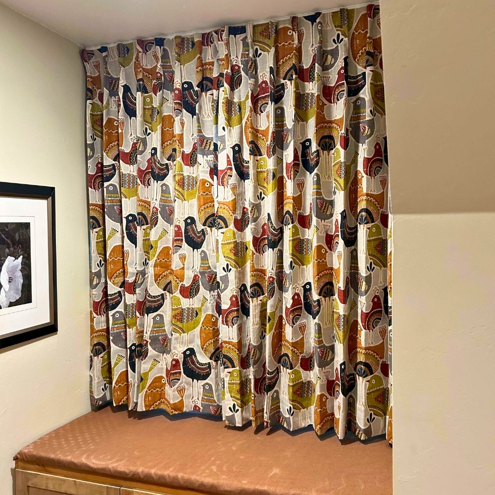 custom-drapery-patterned-window-seat