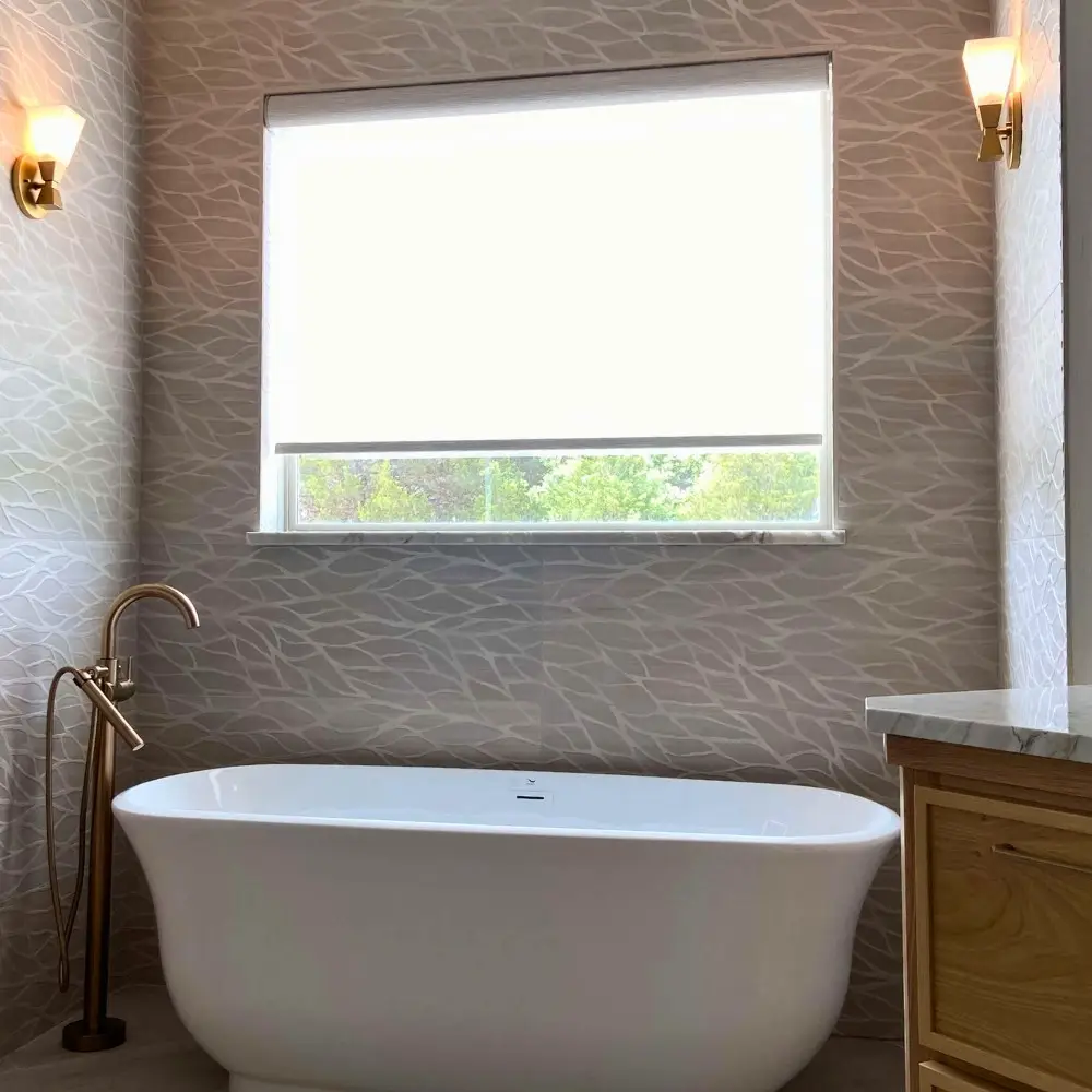 roller-shade-patterned-bathroom